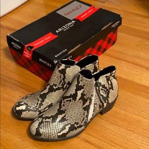 Arizona Snakeskin booties NWT